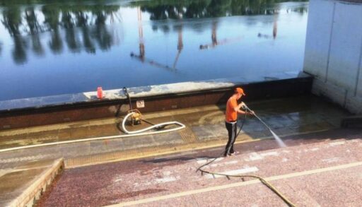 Тюменскую набережную до конца июня очистят от мусора