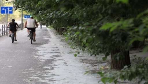 В Тюмени начался сезон "летнего снега"