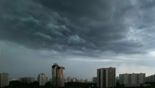 В Тюменскую область идет шторм с дождями и грозами