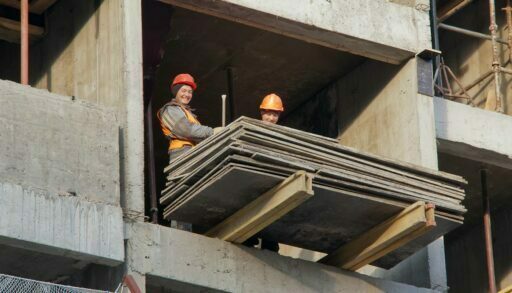 В Тюменской области открыто почти две тысячи вакансий для монтажников