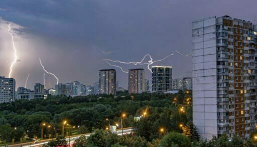 В Тюменскую область идет непогода с грозой и штормовым ветром