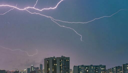На Тюмень надвигается сильная гроза с обильным дождем