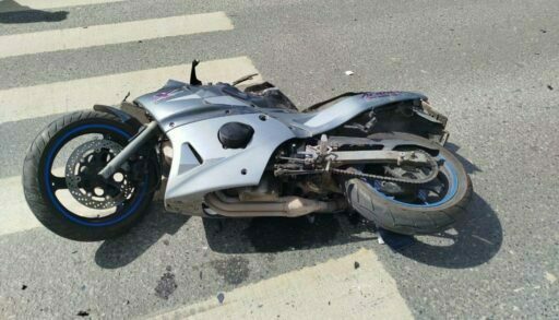 Утром в Тюмени в ДТП погиб мотоциклист