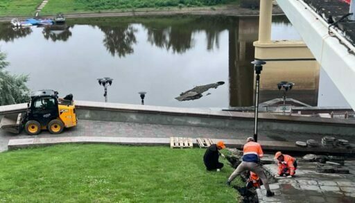 Тюменскую набережную приводят в порядок после ливня