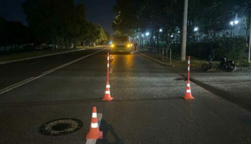 В Тюмени водитель электровелосипеда залетел под автобус