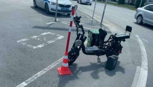 В Тюмени иномарка сбила 17-летнего парня на электровелосипеде