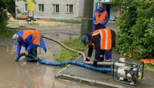 После ливня в понедельник Тюмень вновь затопило