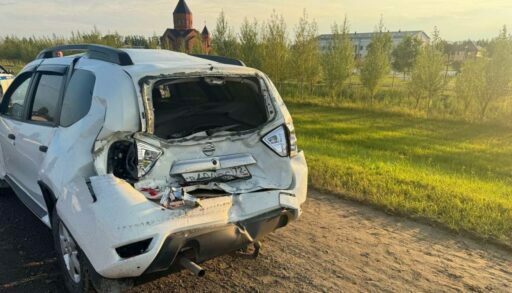 На Обходе Тюмени большегруз врезался в легковушку