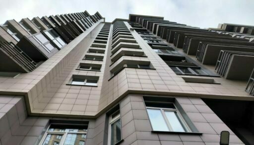 Из окна тюменской высотки выпал двухлетний ребенок