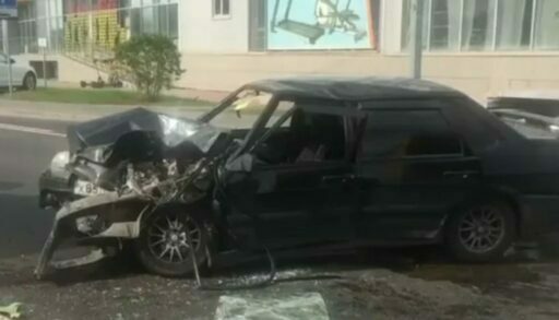 В центре Тюмени в ДТП с грузовиком погиб водитель "Лады"