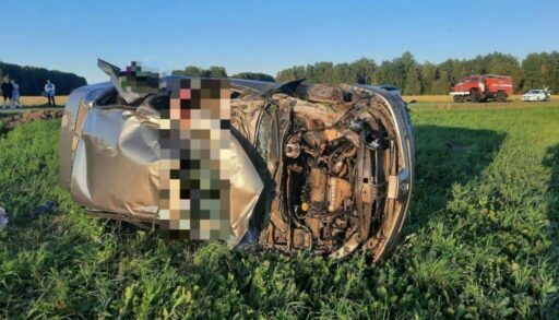 Трагедия на тюменской трассе: автомобиль улетел в кювет, погибли трое человек