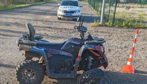 В поселке под Тюменью 15-летняя школьница на квадроцикле врезалась в столб