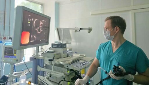 Тюменские врачи спасли пожилому пациенту с онкологией желудок