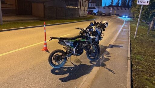 Вечером в Тюмени опрокинулся подросток на питбайке