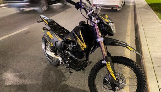 В центре Тюмени 16-летний мотоциклист спровоцировал ДТП