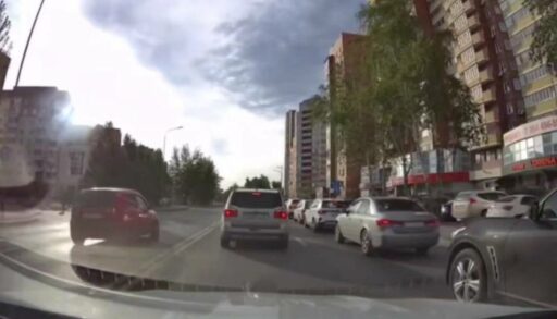 В Тюмени многодетная мать за рулем выехала на встречку
