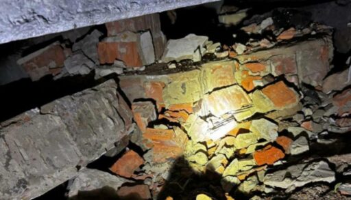 В Тюмени в заброшенном гараже подростка зажало плитой