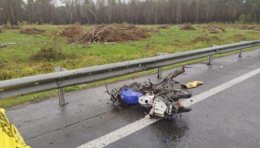 На тюменской трассе в ДТП с грузовиком погиб мотоциклист