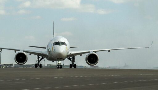 Тюменский врач спасла пассажирку самолета, которой стало плохо во время полета