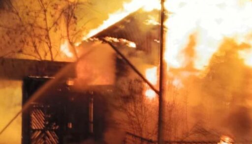 Ночью под Тюменью сгорел жилой дом