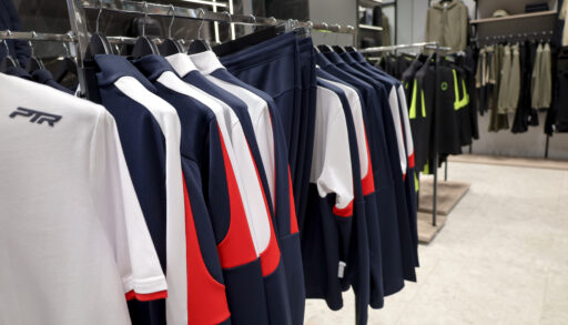 Массовое закрытие магазинов одежды и обуви в России: динамика и причины