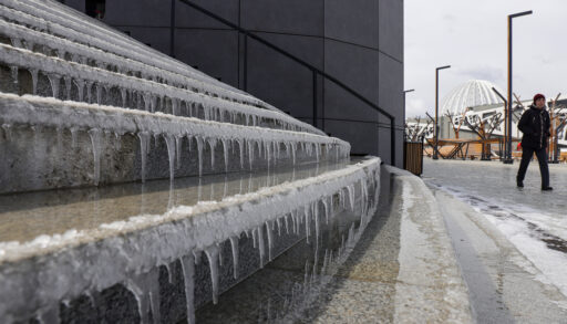 Тюменцев предупредили о гололедице