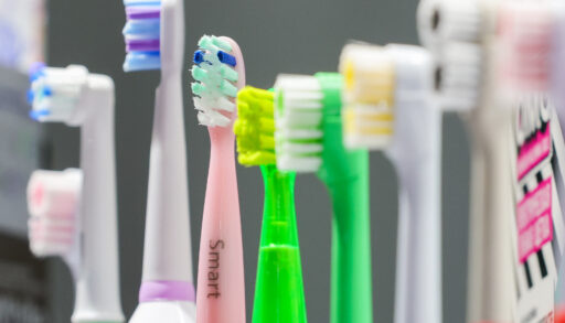 Ортодонт предупредила: один пропуск вечерней чистки зубов опасен