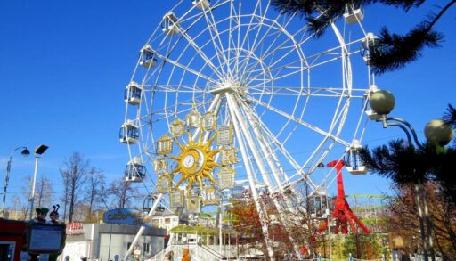 В центре Тюмени закрылась часть уличных аттракционов