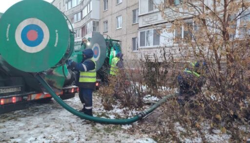 В тюменской канализации нашли насос от пожарной мотопомпы и кузов авто