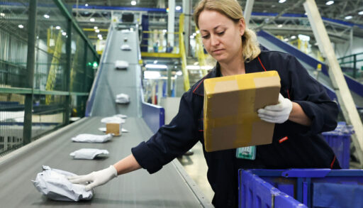 К Новому году тюменцы пытаются по почте отправить "запрещенку"