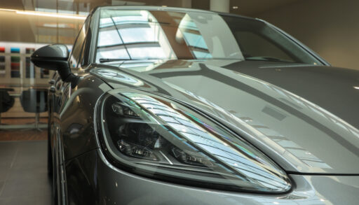 «Превратились в кирпичи»: сотни Porsche в России не заводятся из‑за массового сбоя