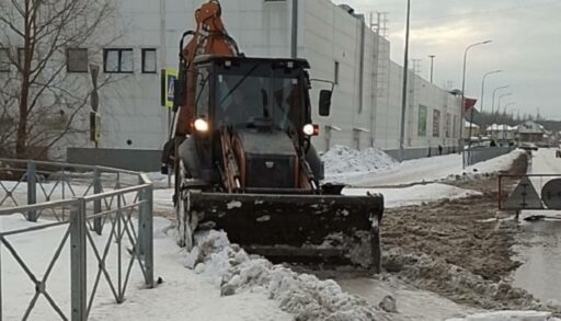 Более 450 единиц техники вышли сегодня в Тюмени на уборку снега