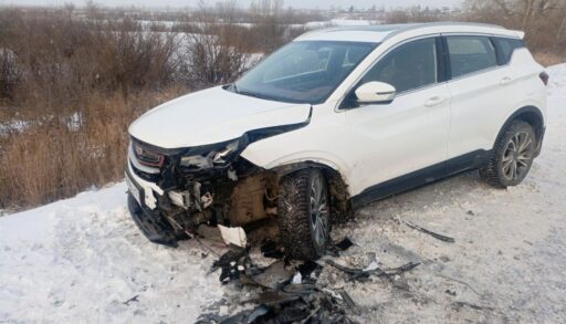 На дороге под Тюменью две девушки за рулем устроили ДТП