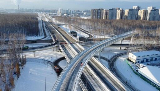 Трассу в Ишимском районе перегородил автомобиль