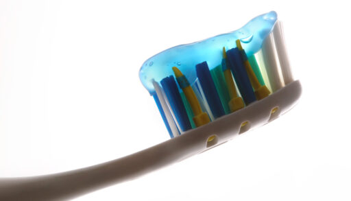 19-летняя тюменка случайно проглотила зубную щетку