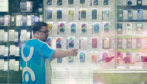 Продажи смартфонов в России в 2025 году упали почти на четверть