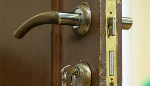 Адвокат Долиной назвала точное время передачи ключей от квартиры