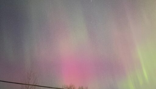 Жители Тюменской области ночью наблюдали северное сияние