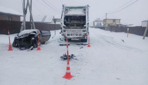 В тюменском селе в аварии с мусоровозом пострадали 4 человека