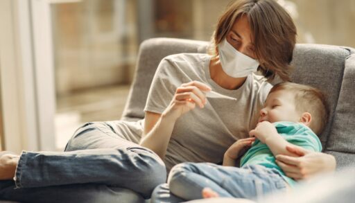 Тюменским родителям напомнили, как уберечь детей от простуды после каникул