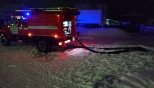 Под Тюменью загорелся строящийся дом