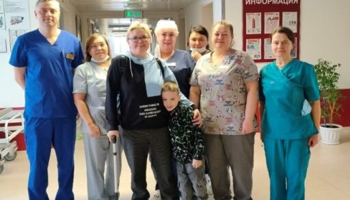 Тюменские нейрохирурги поставили на ноги пациентку, мучающуюся с опухолью позвоночника 13 лет