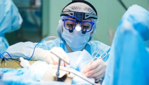 Команда врачей тюменской ОКБ №2 спасли 16-летнего парня после ДТП