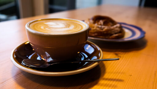 Терапевт назвал случаи, когда от кофе лучше отказаться