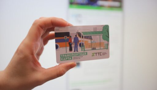В тюменских автобусах теперь можно оплатить проезд 10 человек одной картой