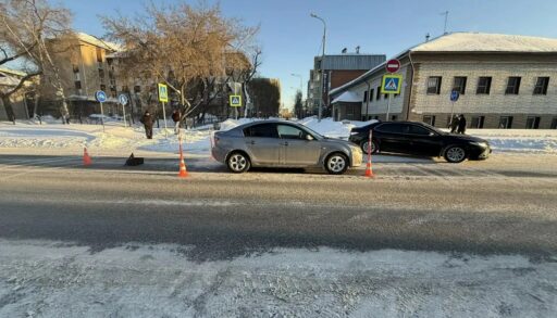 В Тюмени иномарка на "зебре" сбила женщину и ее сына-подростка