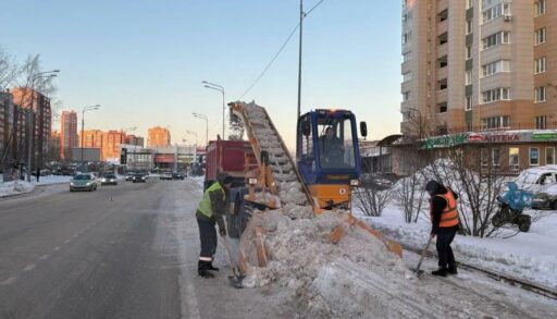 С начала зимы с тюменских улиц вывезено уже 2,2 млн кубометров снега