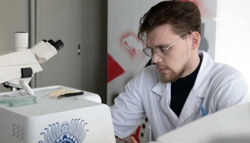 Тюменский губернатор поздравил ученых с профессиональным праздником