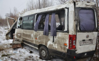 Маршрутка с пассажирами разбилась на трассе Тюмень – Ханты-Мансийск: одного срочно прооперировали