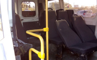 В Тюмени на улице Щербакова столкнулись «Ниссан» и маршрутка: пассажиров «Пежо» увезли в больницу